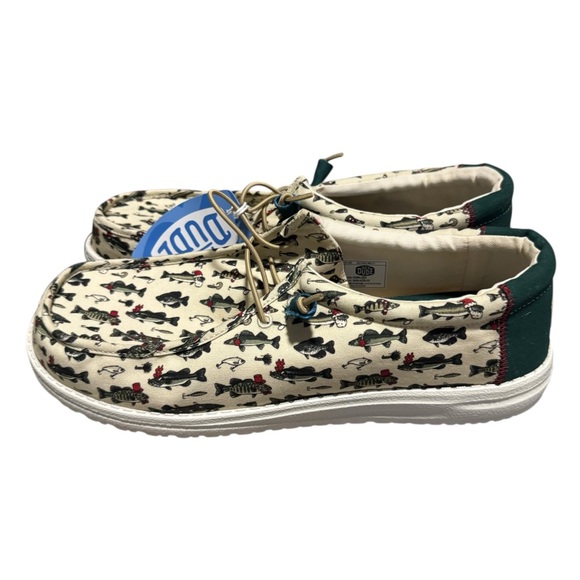 NEW Hey Dude Mens Wally Fish Lure Merry Fishmas Shoes Natural Size 15 Christmas - Picture 3 of 6